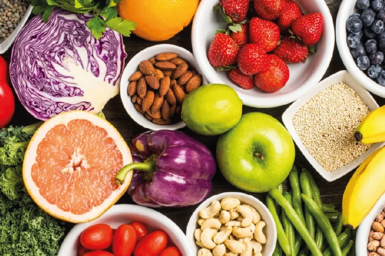 Frutas y verduras vista senital | Alimentación saludable clave para un bienestar sostenible | Alimentos Sostenibles